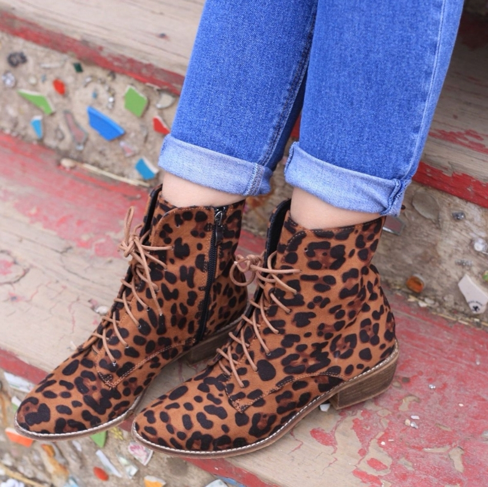 💖🔽BEAST FASHION Leopard Lace-Up Boots